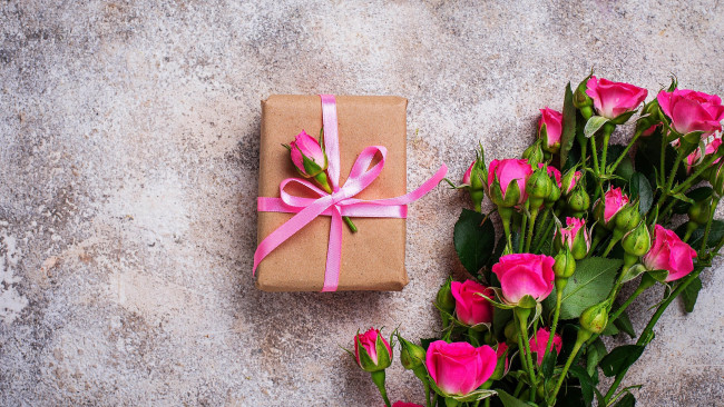 Обои картинки фото праздничные, подарки и коробочки, розы, подарок, лента