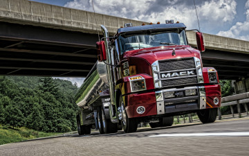 Картинка автомобили mack anthem 2021 вид спереди экстерьер новый бордовый транспортировка топлива американские грузовики