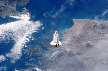 Картинка космос космические корабли станции земля из космоса голубая вода белые облака nasa-iss016 earth new zealand шаттл