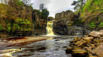 Картинка природа водопады скалы водопад река деревья
