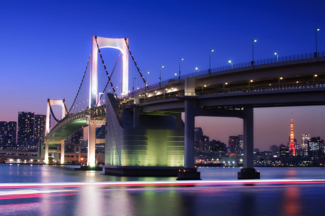 Обои картинки фото города, токио, Япония, опоры, мост, река, ночь, огни, город