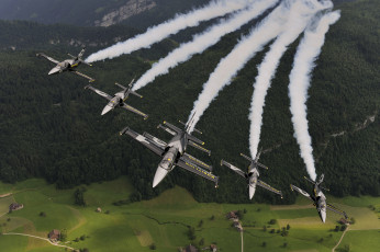 Картинка aero+l-39+albatros авиация боевые+самолёты аэро л39 альбатрос учебно боевой чехословакия элли