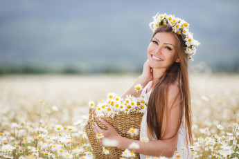 Картинка девушки -unsort+ брюнетки +шатенки девушка шатенка цветы ромашки корзина