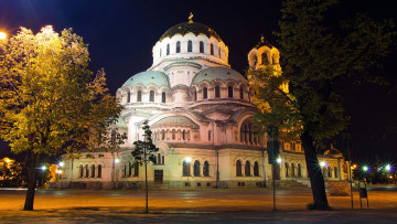 Картинка города -+православные+церкви +монастыри деревья собор ночь фонари