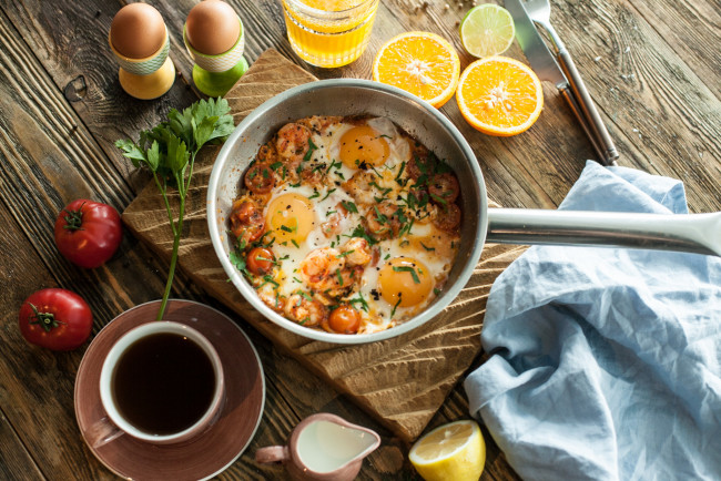 Обои картинки фото еда, Яичные блюда, зелень, яйца, завтрак