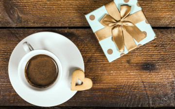 Картинка праздничные подарки+и+коробочки сердечко бант подарок кофе