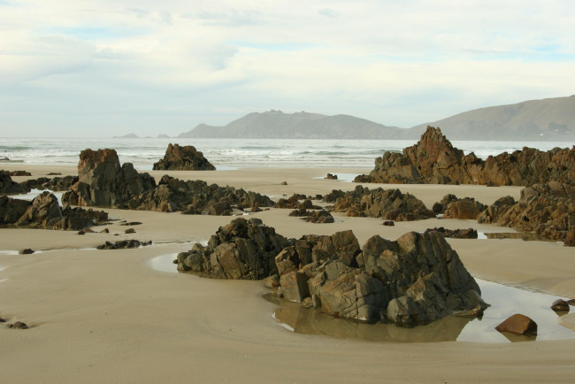 Обои картинки фото природа, побережье, water, ocean, sunlight, clouds, waves, sand, rocks
