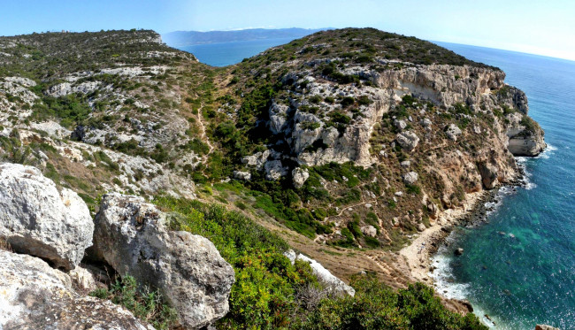 Обои картинки фото cala, fighera, природа, побережье, остров, мыс, скалы, леса, море, панорама, капри, италия
