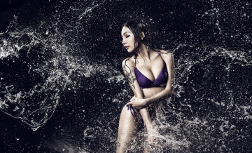 Картинка девушки -unsort+ азиатки брызги вода грудь бикини купальник поза азиатка