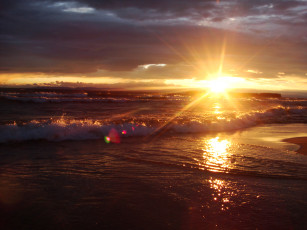 Картинка природа моря океаны берег море солнце закат блики тучи