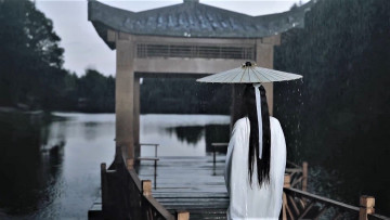 Картинка кино+фильмы miss+the+dragon человек зонт дождь причал река