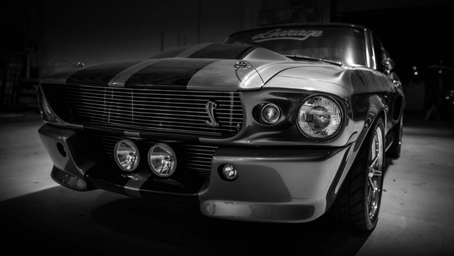 Обои картинки фото автомобили, mustang, черно-белый, ракурс