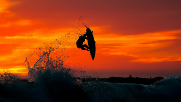 обоя surfer, спорт, серфинг, доска, брызги, волна, море, спортсмен