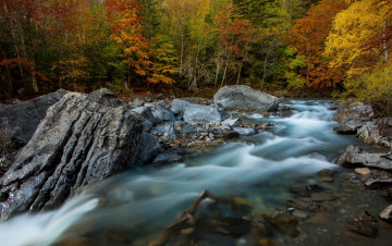 Картинка природа реки озера провинция уэска испания осень скалы национальный парк ордеса-и-монте-пердидо потоки река лес