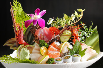 обоя еда, рыба,  морепродукты,  суши,  роллы, морепродукты, цветы, зелень, лайм