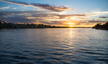 Картинка природа реки озера озеро вода небо закат солнце лучи облака