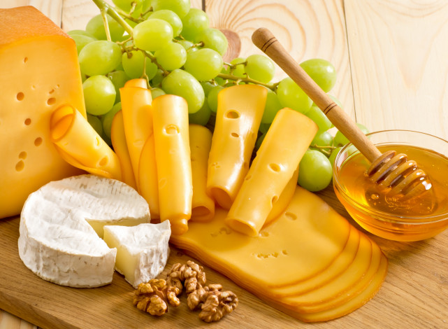 Обои картинки фото еда, сырные изделия, nuts, grapes, honey, cheese, орехи, мед, виноград, сыр