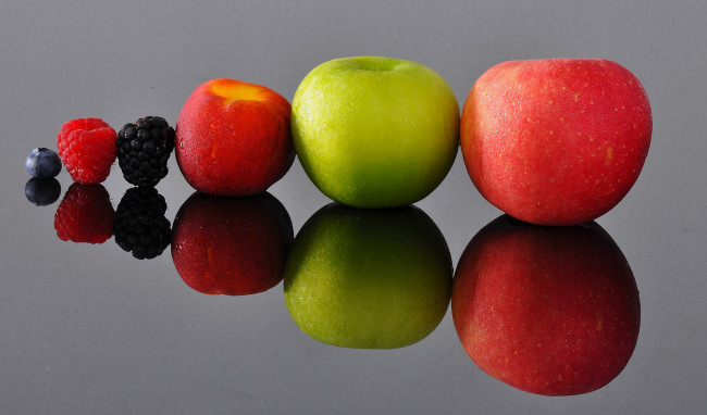 Обои картинки фото еда, фрукты,  ягоды, ежевика, малина, яблоки