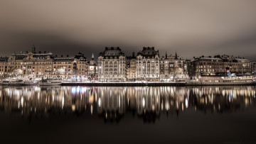 Картинка города стокгольм+ швеция отражение канал корабли вечер огни