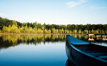 Картинка корабли лодки +шлюпки озеро лодка лес отражение