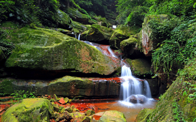 Обои картинки фото природа, водопады, камни, мох, зелень, ручей