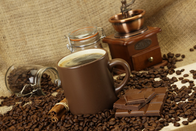 Обои картинки фото еда, кофе, кофейные, зёрна, шоколад, кофемолка