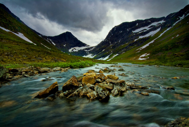 Обои картинки фото природа, реки, озера, река, горы, камни, пейзаж, норвегия, norway