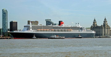 Картинка queen mary корабли разные вместе теплоход ливерпуль англия порт буксиры england liverpool 2 лайнер