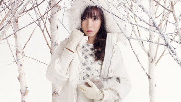 Картинка -Unsort+Азиатки девушки девушка голубь снег березы взгляд tiffany+hwang girls+generation