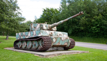 Картинка техника военная танк площадка музей экспонат