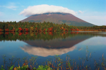 Картинка озеро+красивое+итуруп природа радуга россия красивое озеро курилы итуруп