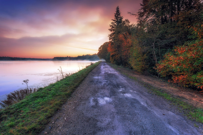 Обои картинки фото природа, дороги, дорога, осень, туман, река