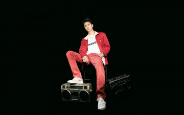 Картинка мужчины wang+yi+bo актер певец куртка магнитофоны джинсы