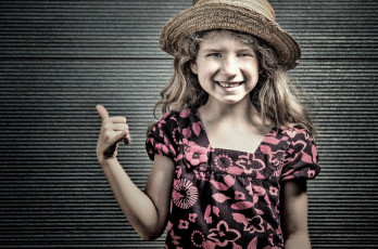 Картинка разное дети девочка шляпа жест