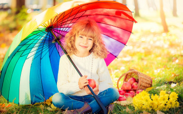 обоя разное, дети, девочка, зонт, яблоки, листья, осень