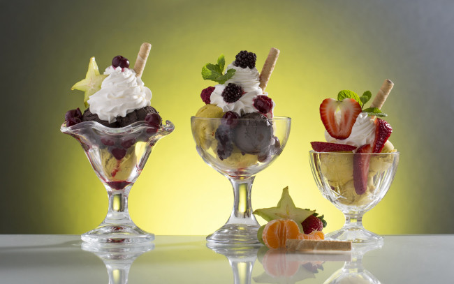 Обои картинки фото еда, мороженое,  десерты, креманки, ягоды