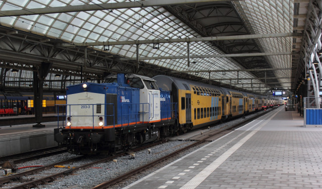Обои картинки фото техника, поезда, пассажирский, железная, дорога, вокзал, поезд, рельсы
