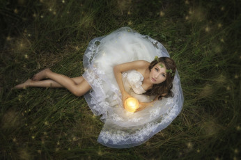 Картинка девушки -unsort+ азиатки ноги платье взгляд трава свадебное невеста азиатка свеча