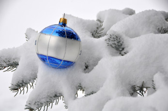 обоя праздничные, шары, шар, ветки, синий, ель, снег