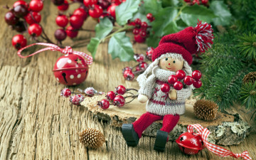 Картинка праздничные фигурки погремушки шишки ягоды куколка