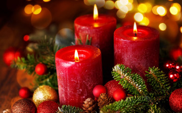 Картинка праздничные новогодние+свечи шарики свечи шишки