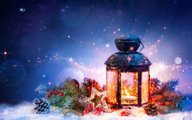 Обои картинки фото праздничные, новогодние свечи, снег, мишура, шишки, украшения, фонарь