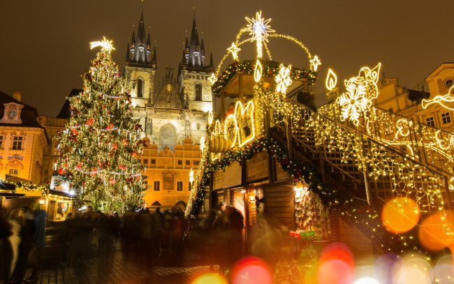 Обои картинки фото города, прага , Чехия, рождество, lights, домик, xmas, новый, год, design, merry, christmas, игрушки, city, prague, decoration, holiday, celebration, улица, прага, украшения, елка, night, город, tree