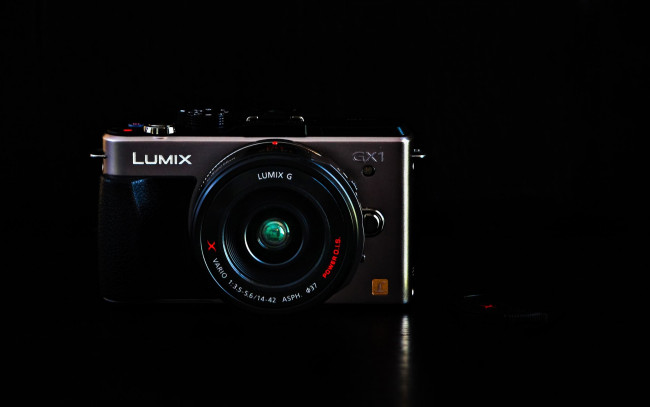 Обои картинки фото бренды, panasonic, фотоаппарат, lumix, dmc, gx1, беззеркальная, камера