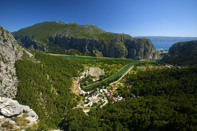 Обои картинки фото хорватия, природа, пейзажи, река, горы, море, городок