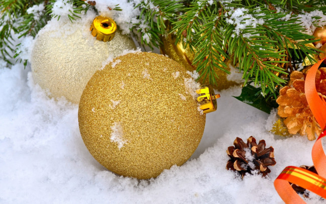 Обои картинки фото праздничные, шары, шишка, снег