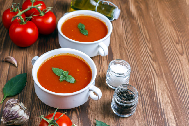 Обои картинки фото еда, первые блюда, томатный, суп, помидоры, чеснок, перец