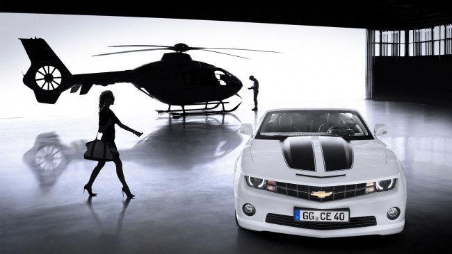 Обои картинки фото автомобили, camaro, девушка, convertible, 2012, chevrolet, вертолёт
