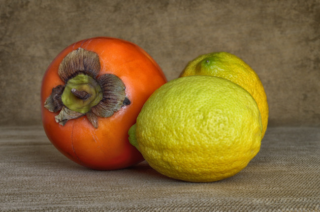 Обои картинки фото еда, фрукты,  ягоды, лимон, хурма