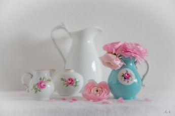 Картинка разное посуда +столовые+приборы +кухонная+утварь люпин цветы букет ваза фон